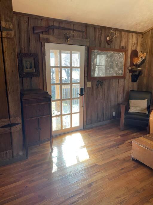 Bourbon Trail Cabin On The Farm 로렌스버그 외부 사진