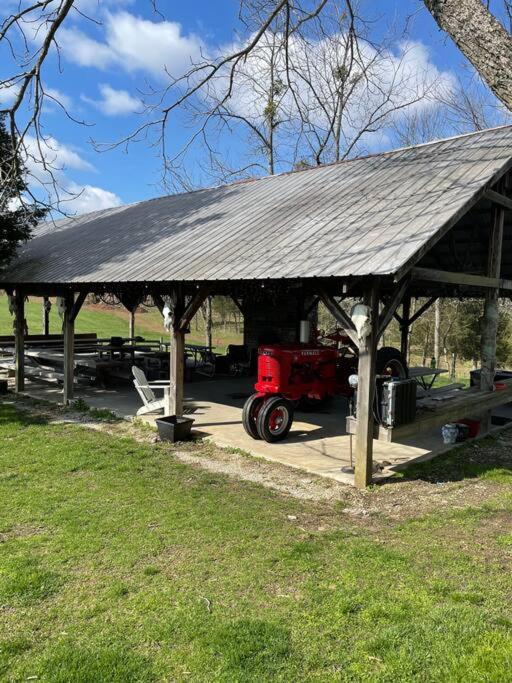Bourbon Trail Cabin On The Farm 로렌스버그 외부 사진