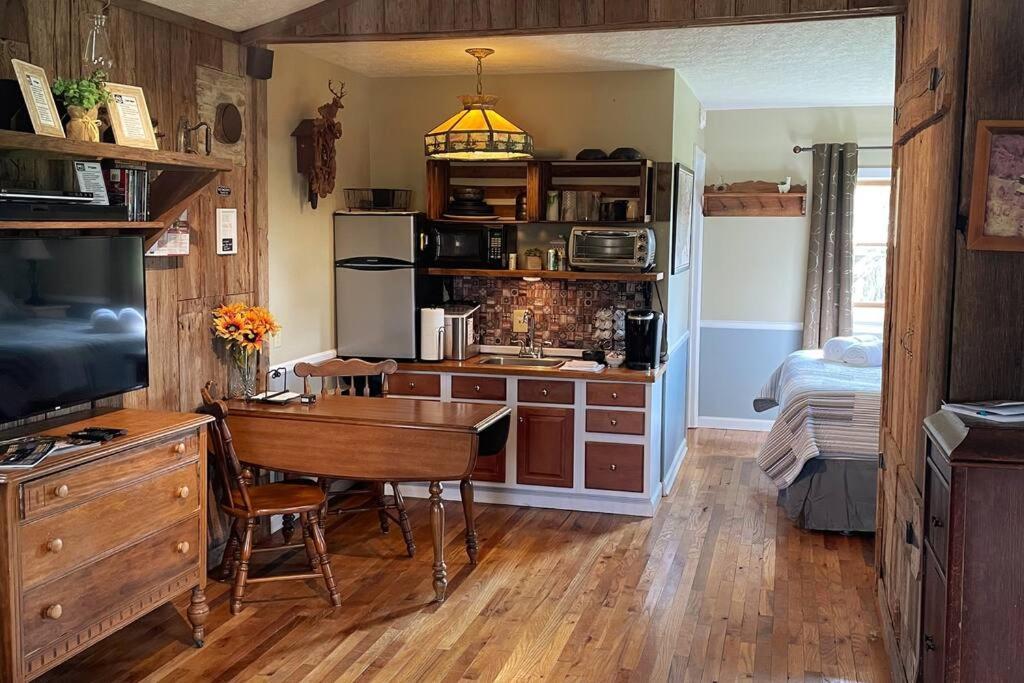 Bourbon Trail Cabin On The Farm 로렌스버그 외부 사진