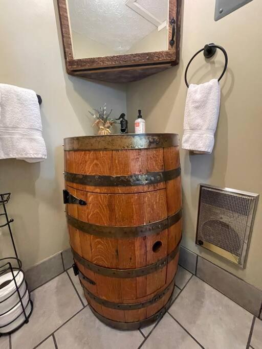 Bourbon Trail Cabin On The Farm 로렌스버그 외부 사진