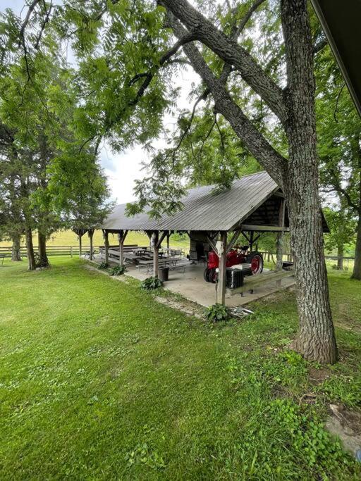 Bourbon Trail Cabin On The Farm 로렌스버그 외부 사진