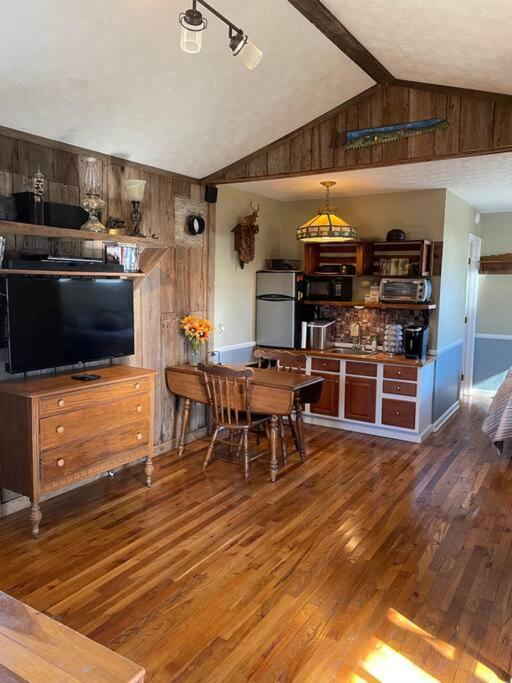 Bourbon Trail Cabin On The Farm 로렌스버그 외부 사진