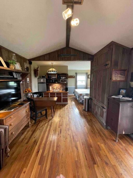 Bourbon Trail Cabin On The Farm 로렌스버그 외부 사진